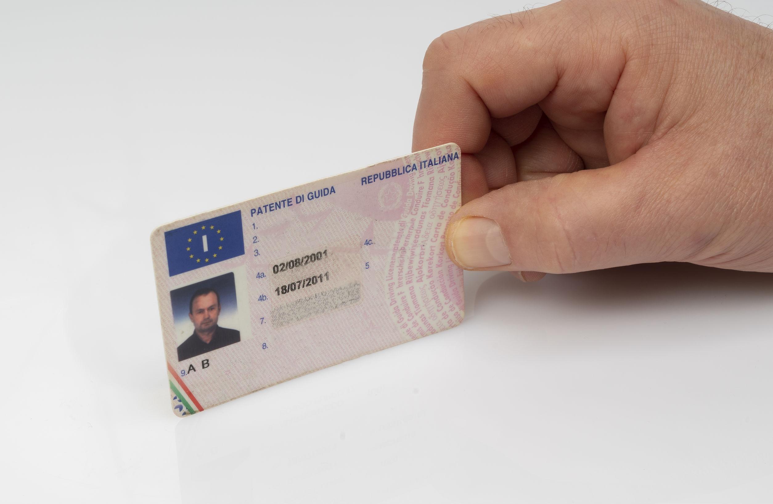 Patente di guida italiana: rinnovi, duplicati e conversioni